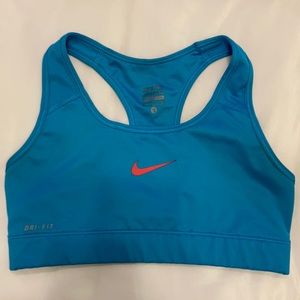 Nike Dri-Fit Swoosh Sports Bra